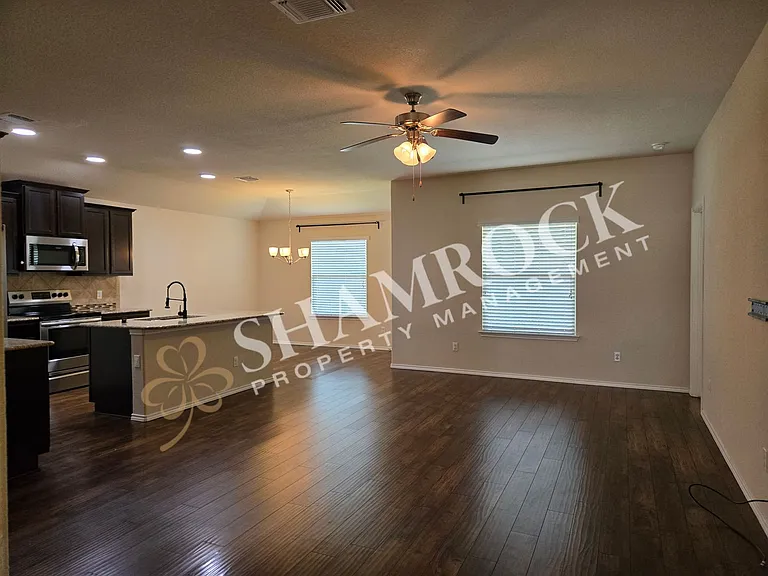 3208 Jackal Dr — Photo 3