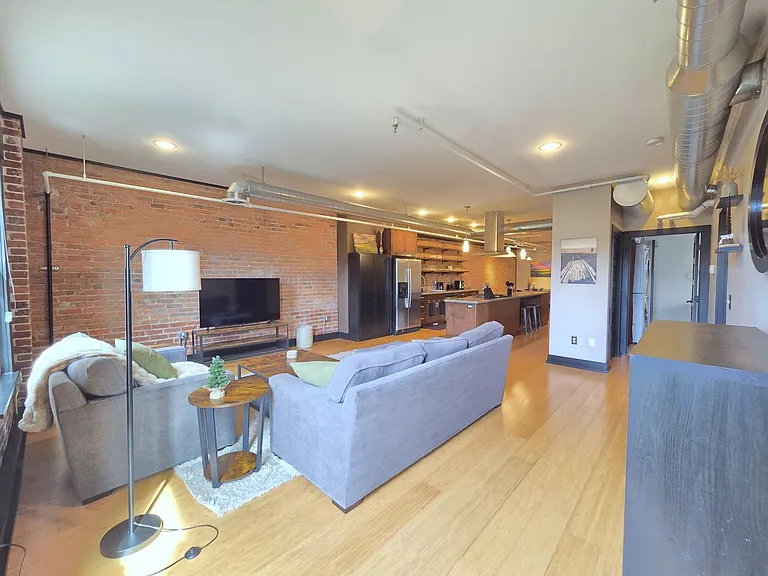 401 W 1st Ave #2 — Photo 11