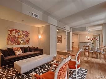 2nd image of 314 N Broadway Ave #904