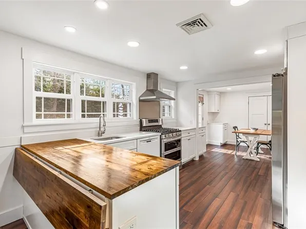 45 Bonnie Brook Dr, Cumberland, RI 02864