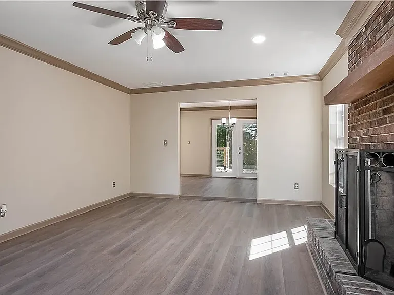 5211 Briarcliff Dr — Photo 6