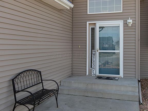 3rd image of 1043 39th Ave W