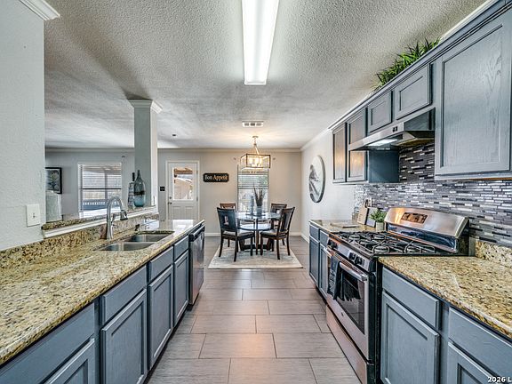 3rd image of 4102 Texas Palm Dr