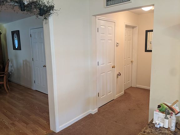 Hallway to 2 bedrooms