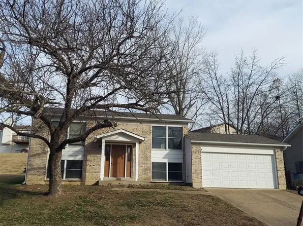 12121 Glenpark Dr, Maryland Heights, MO 63043