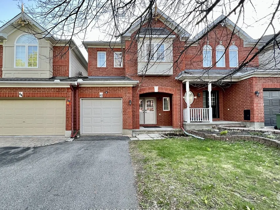 42 Hemlo Cres