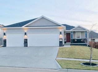 7329 Yankee Woods Dr, Lincoln, NE 68516