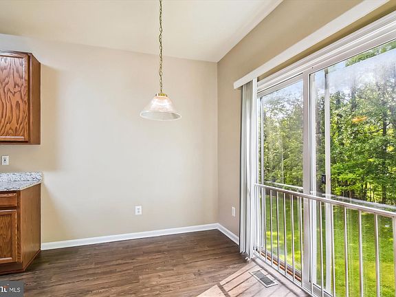 5th image of 228 Persimmon Cir