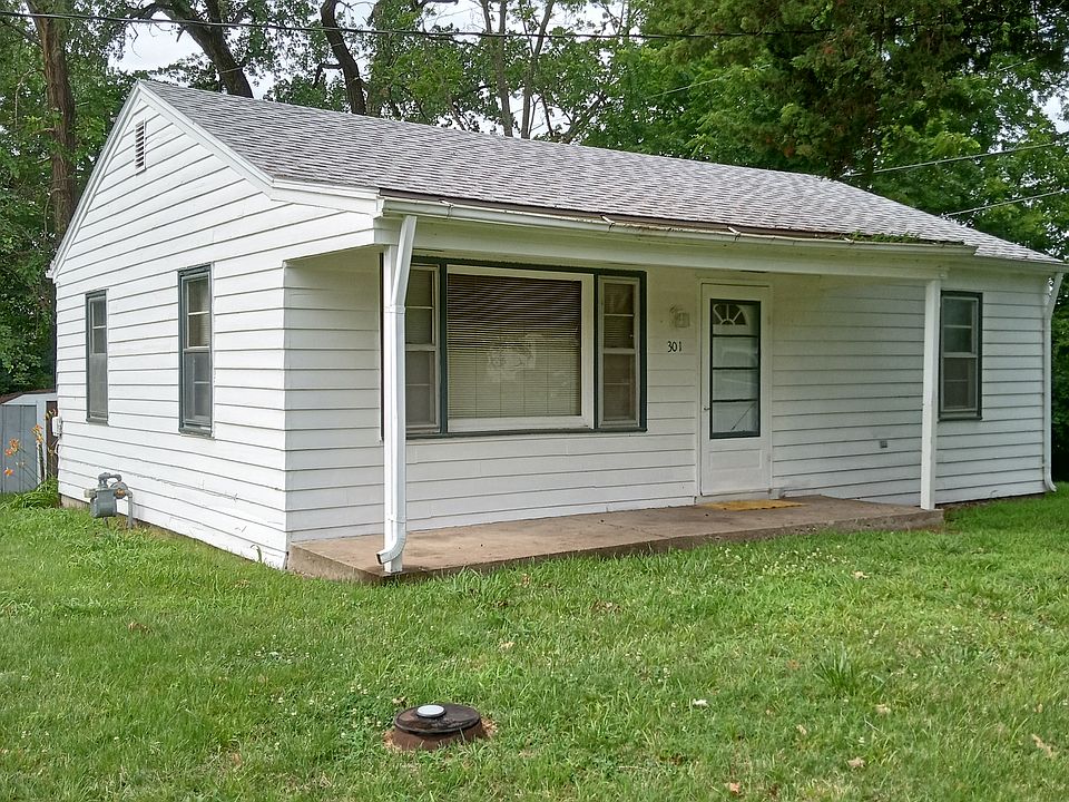 House is WEST of Hwy 24 on Lake St.