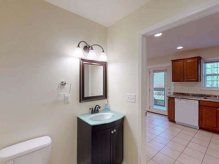 Downstairs 1/2 Bath