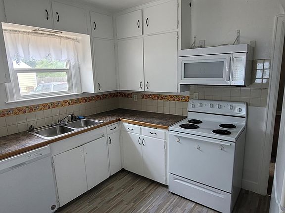 5th image of 323 E Wellesley Ave