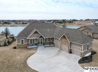 17805 N Reflection Cir, Bennington, NE 68007