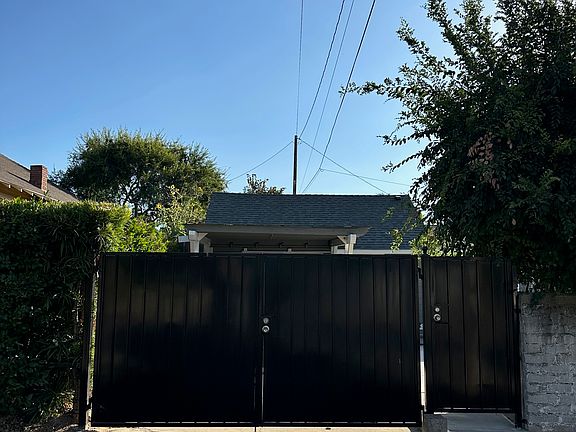 Private gate