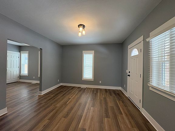 3rd image of 914 Kalamazoo Ave SE