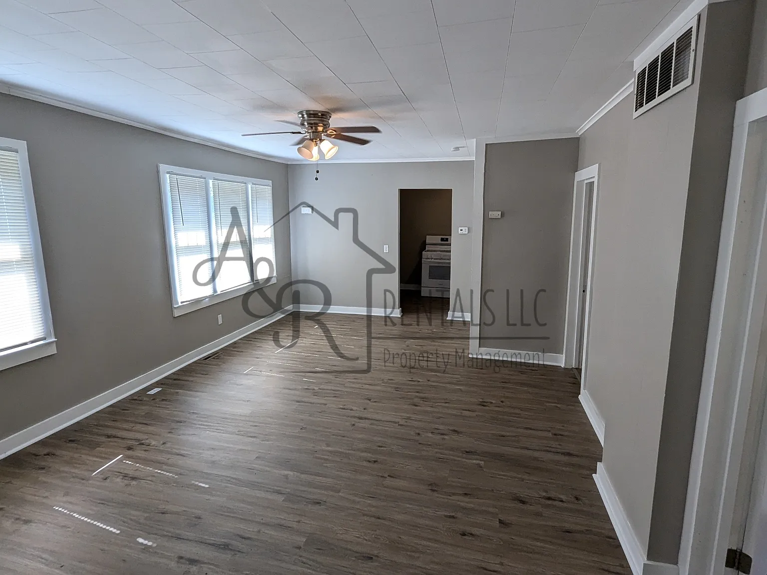 908 East 8th Street - 1 — Photo 3