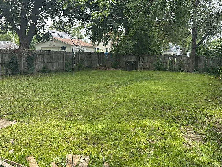 718 W Macqueen Ave — Photo 6