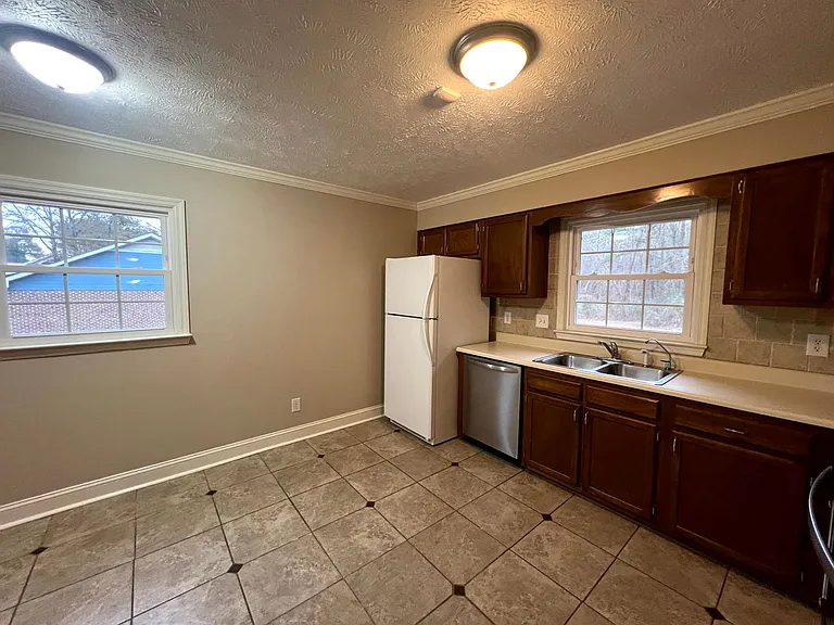1233 Wilderness Dr — Photo 5