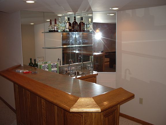4th image of 1049 Willow Ln