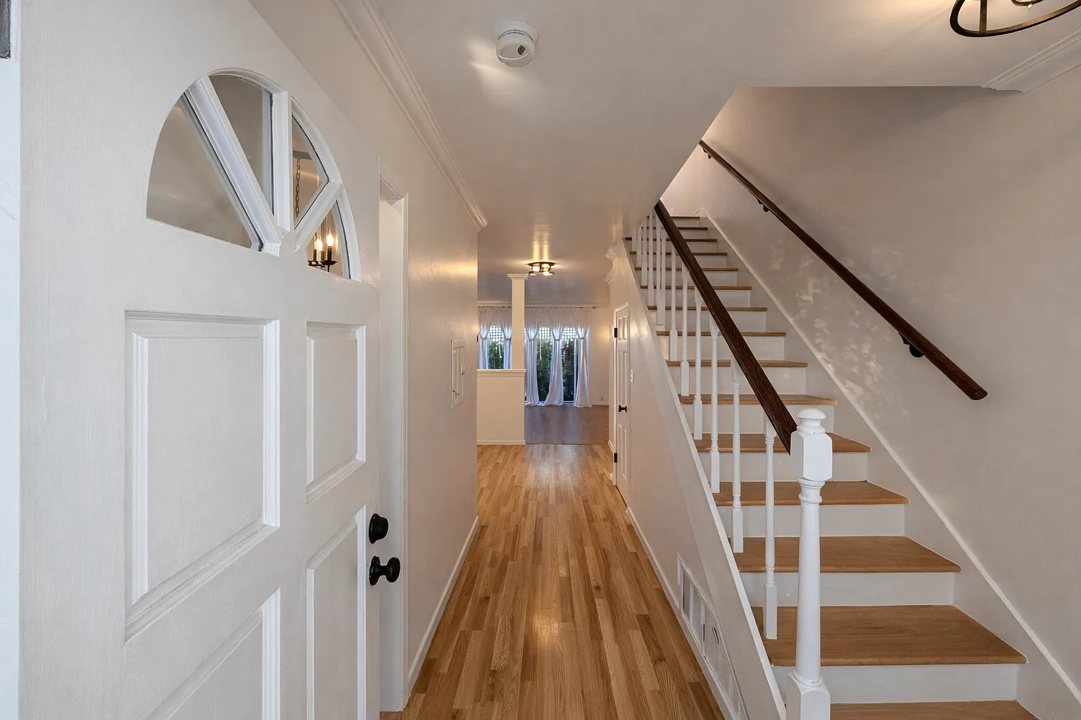 2 bed, 2.5 bath, 1800 sqft, $6,000 — Photo 4
