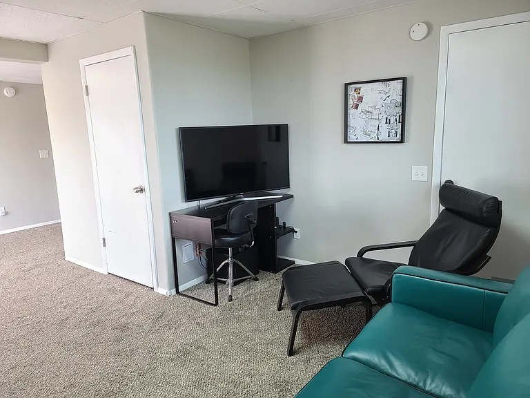 940 W Red Oaks Dr #2 — Photo 8