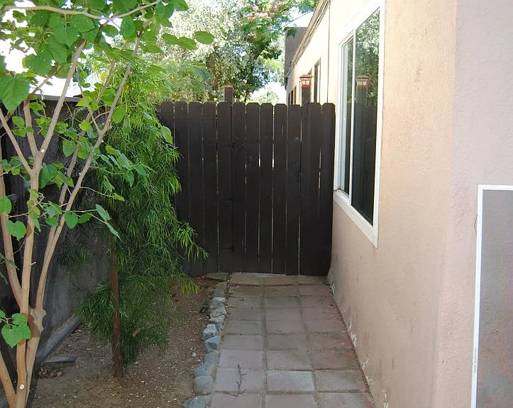 114 Flower St — Photo 3