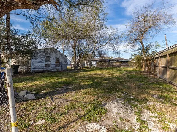 2722 Soledad St, Corpus Christi, TX 78405