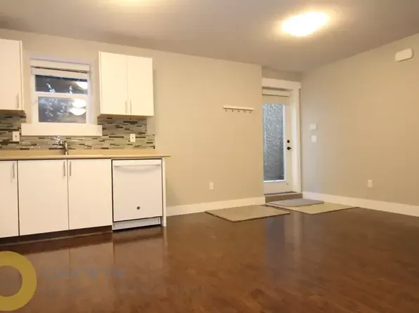 1100 Canyon Blvd #1A, North Vancouver, BC V7R 2K4