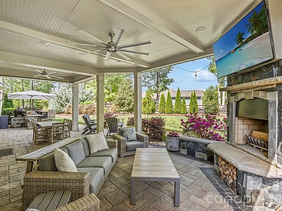 2nd image of 1009 Marlebone Ct