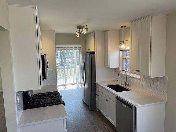 2nd image of 286 Green Knoll Ln