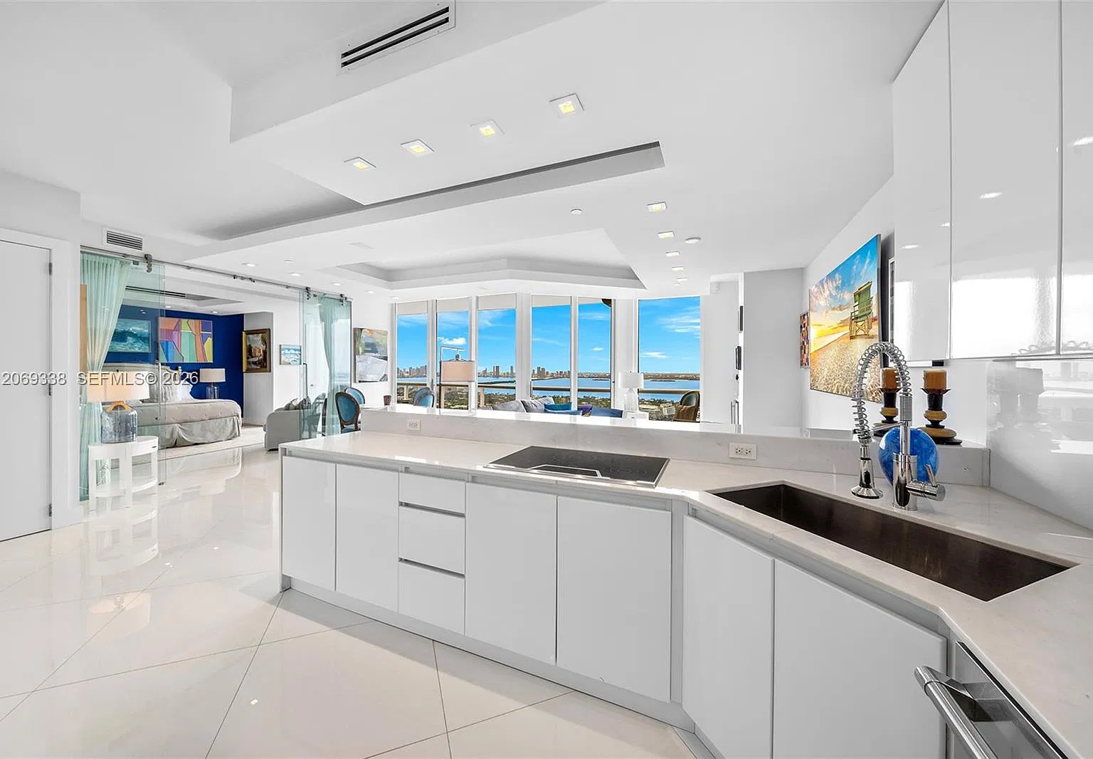 Blue Diamond Condo — Photo 2
