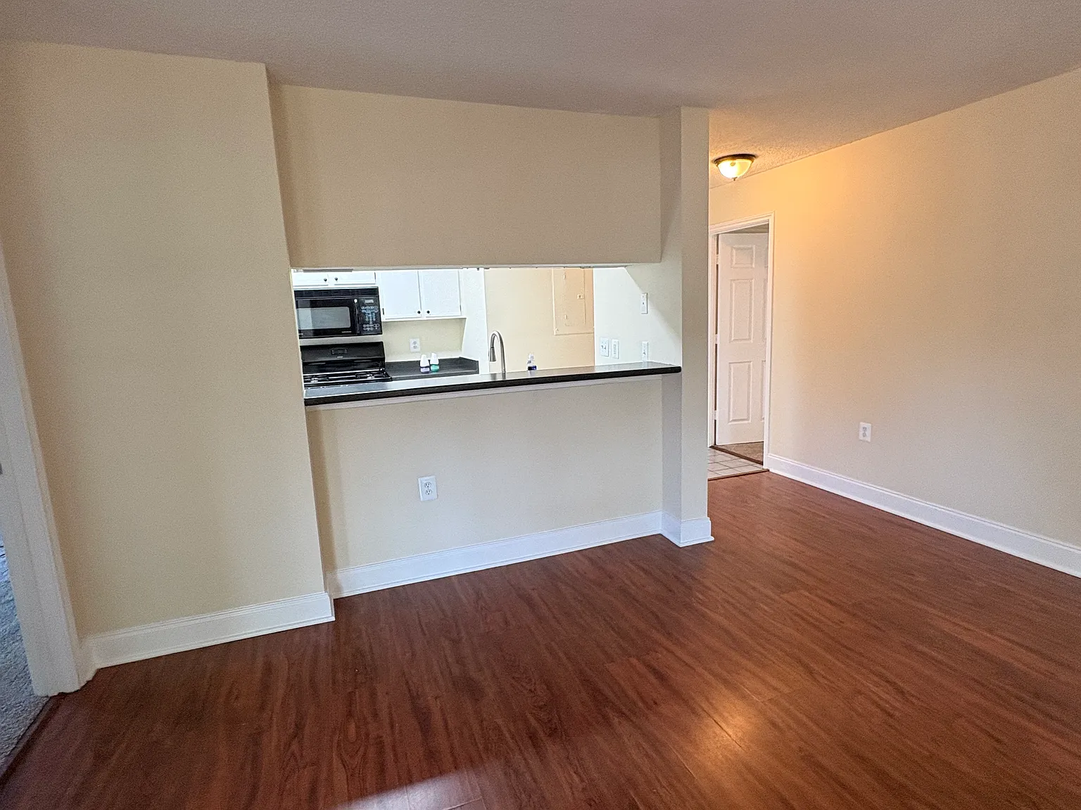 2 bed, 1019 sqft, $2,500 — Photo 4
