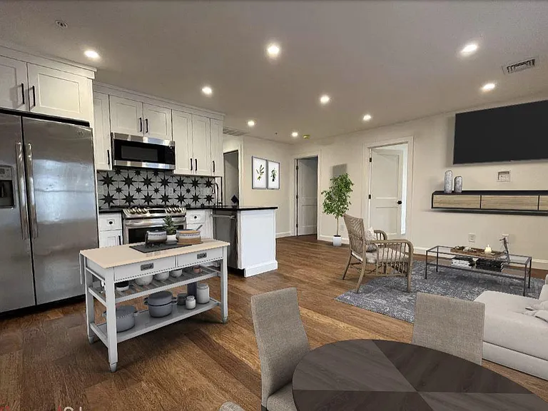 9 Oak St #3 — Photo 1