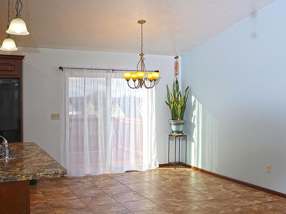 5th image of 1160 Maxer Dr