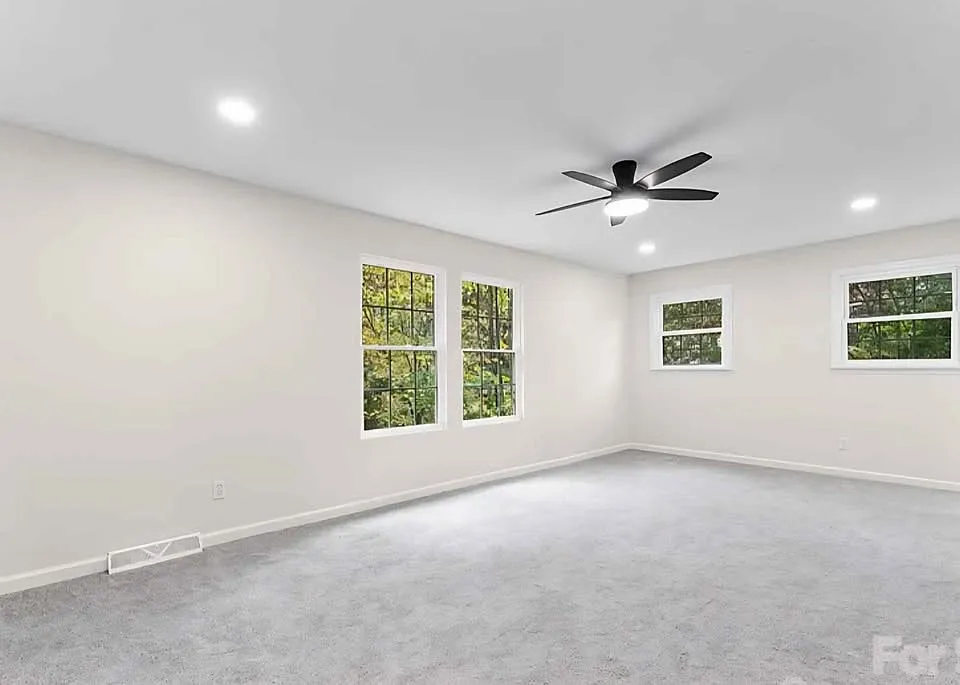 3 bed, 1423 sqft, $2,300 — Photo 3