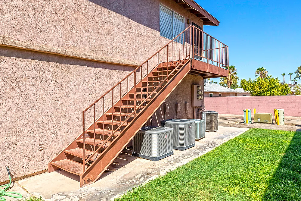 2 bed, $1,025 — Photo 1