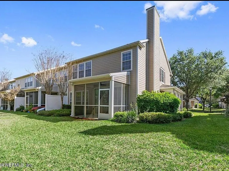 11187 Castlemain Cir W — Photo 24