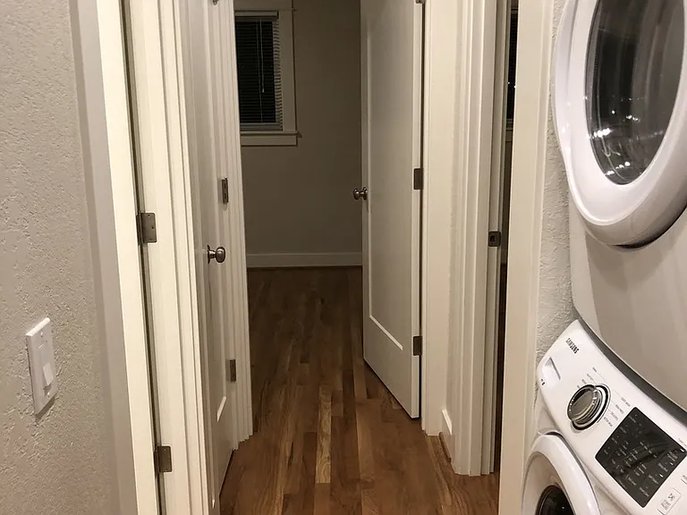 Juneau Apartments — Photo 38