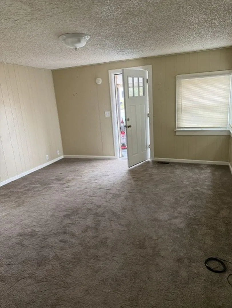 1 bed, 1 bath house centrally located — Photo 1