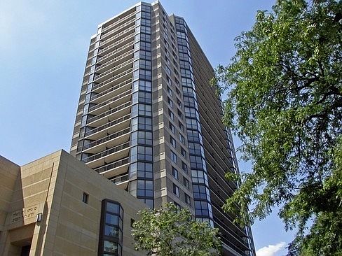 2nd image of 33 W Delaware Pl APT 12F