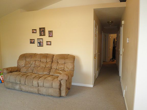 3rd image of 387 W Harvest Moon Dr