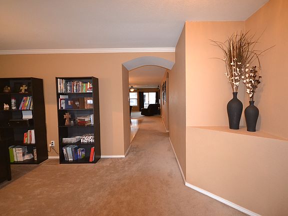 3rd image of 7209 Lindentree Ln