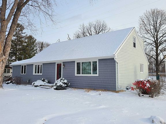3 or 4 Large Bedrooms