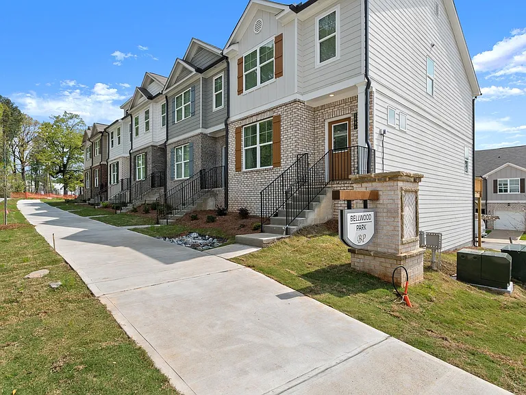 1015 Harden Dr NW — Photo 1