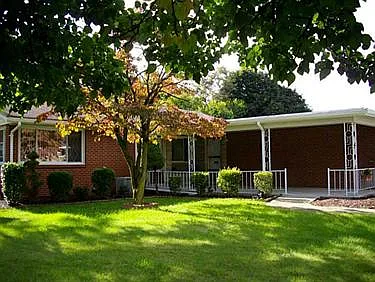 501 Longvue Dr photo 1