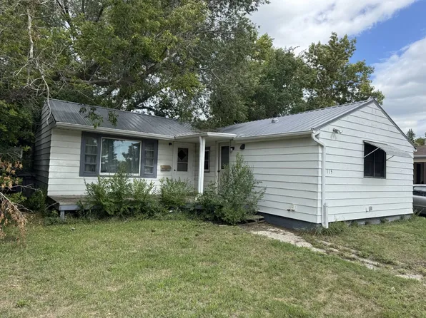 115 10th St E, Bottineau, ND 58318