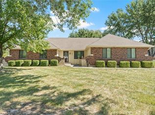 201 SW Seagull St, Lees Summit, MO 64082