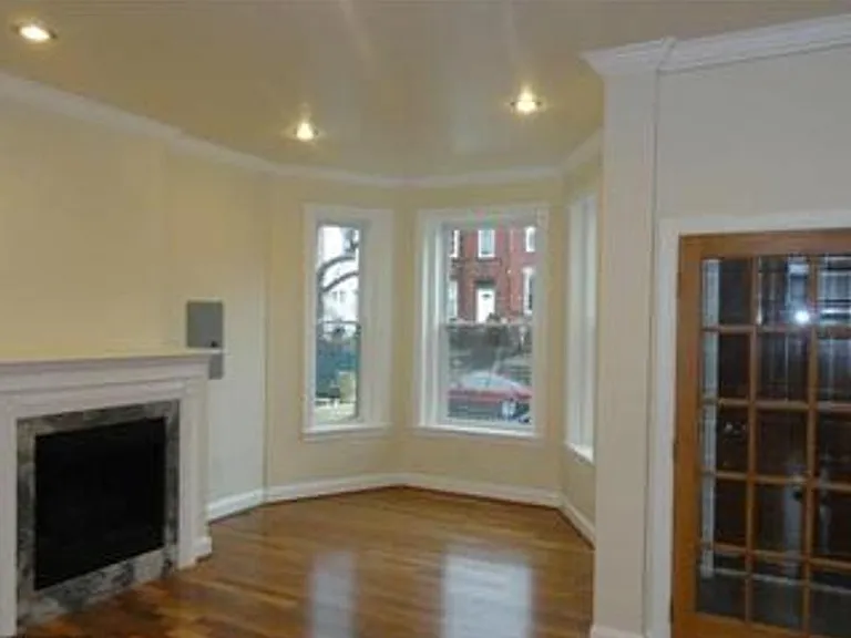 27 R St NE #A — Photo 3