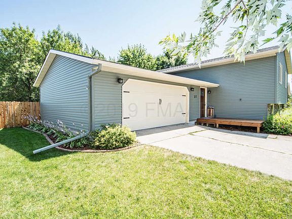 4th image of 37 Evergreen Cir