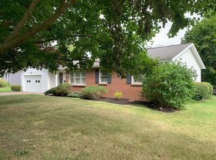 1332 Center Lane Dr, Ashland, OH 44805