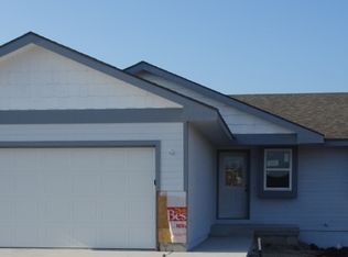 225 SE 44th St, Topeka, KS 66609